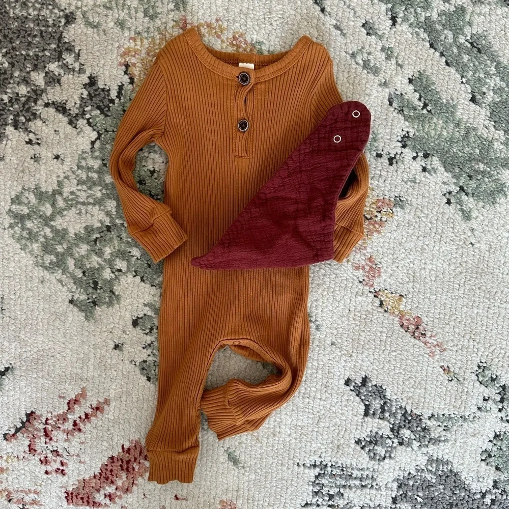 Boutique 3-6M Baby Boy Ribbed Knit Rustic Brown One Piece & Muslin Cotton Bib